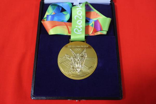 ☆リオオリンピック・金メダル+大型ケース付！リオメダル・賞☆ - 美術